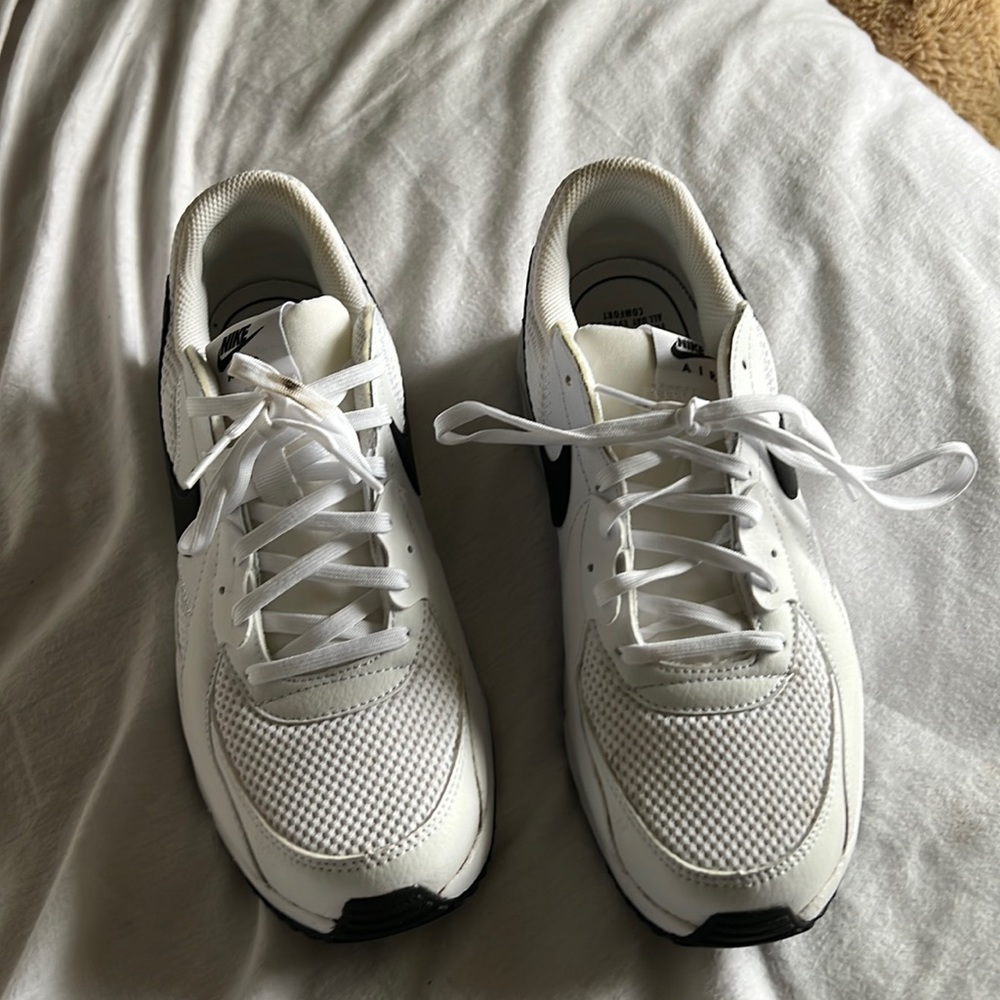 White Nike Air Max